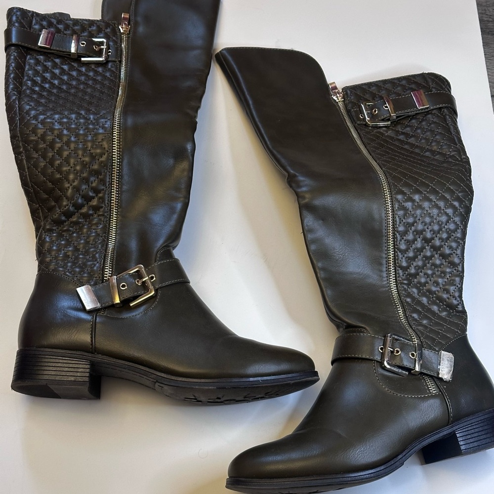 Shoe Dazzle Dark Green Faux Leather Quilted Side Zip Knee Boots Size 8,5 - Picture 2 of 6